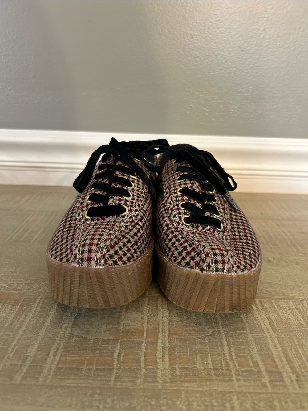 Tretorn Women’s Nylite Plus Bold Burgundy Plaid Sneakers, Size 6M - Picture 4 of 9